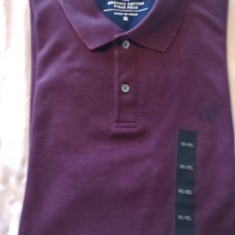 Men's Banana Republic Polo color ( wine ) brand new. 1 available